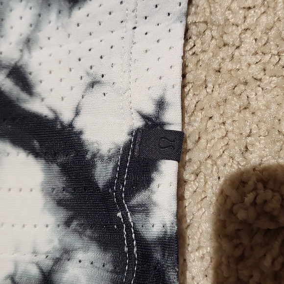 lululemon Train to Be Short Sleeve *Shibori size XS EUC - Picture 5 of 5